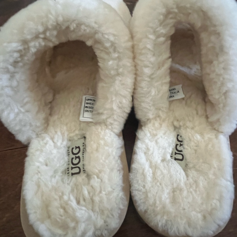 UGG Slipper/Slide Sheepskin Insole. Size M - Picture 3 of 9